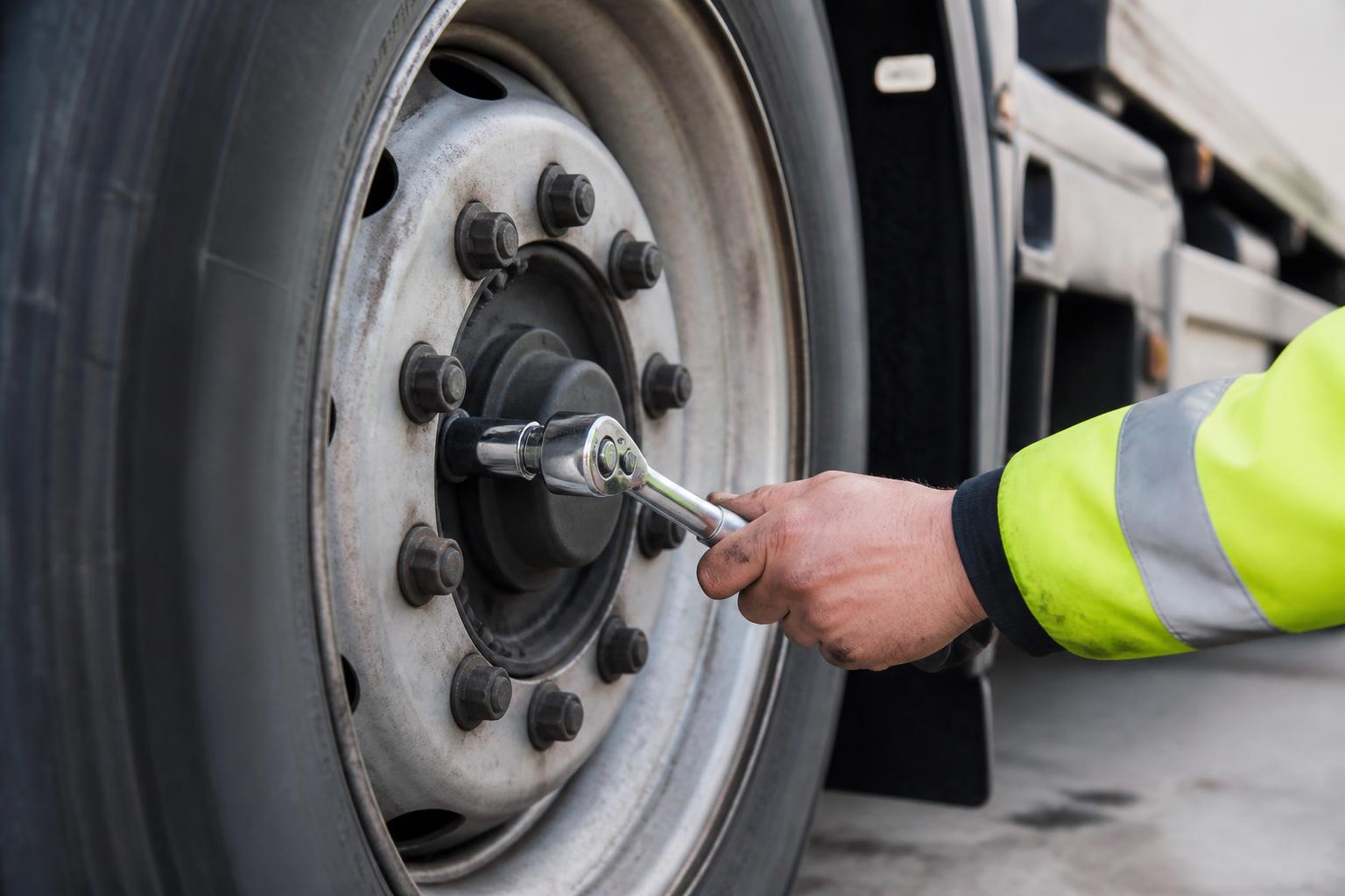 How to compare UK truck maintenance planners