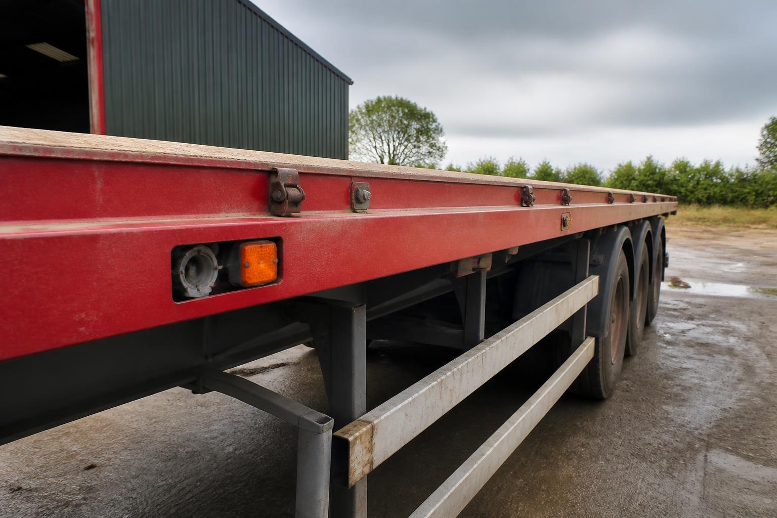 Trailer marker lights out on an HGV? Compare the likely faults